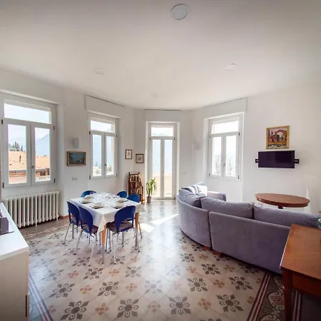 Silvia-by Sitter شقة